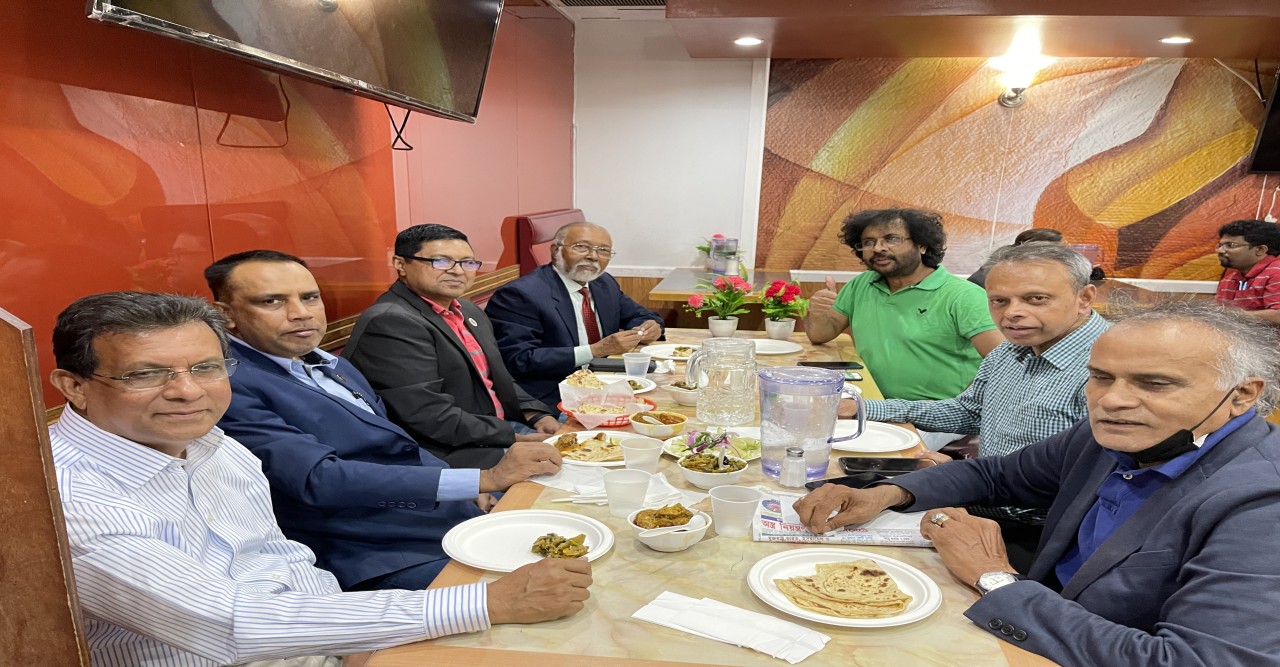 প্রেস মিনিস্টার সাজ্জাদ হোসেনের সাথে জ্যাকসন হাইটসে জমজমাট আড্ডা