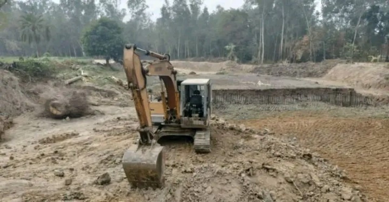 আদমদীঘিতে অবৈধভাবে পুকুর খননের অভিযোগে সাবেক ইউপি সদস্যকে জরিমানা