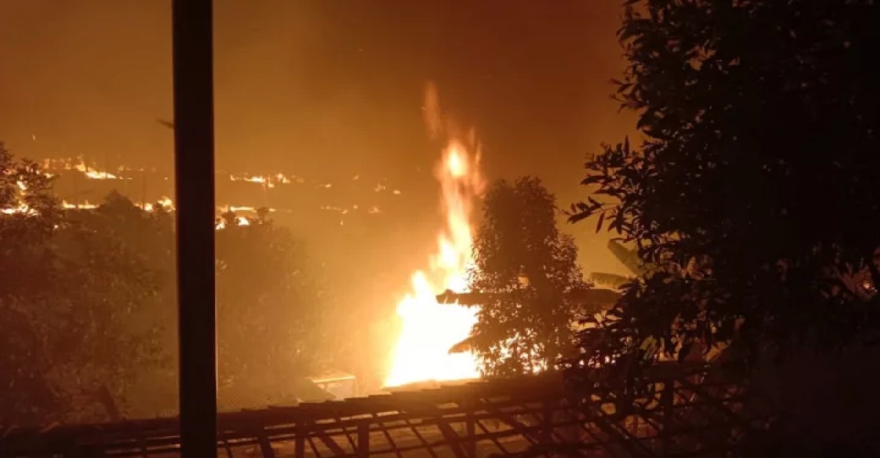 মধ্যরাতে জ্বলছে উখিয়ার রোহিঙ্গা ক্যাম্প