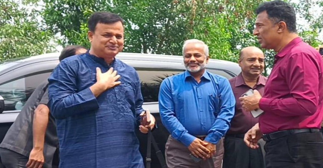 বগুড়ার কাহালু বেতার কেন্দ্র পরিদর্শণ করলেন মহাপরিচালক এ এস এম জাহিদ