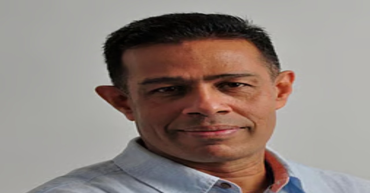 প্রধান উপদেষ্টার বিশেষ সহকারী মনির হায়দারের মেয়াদ বাড়ল