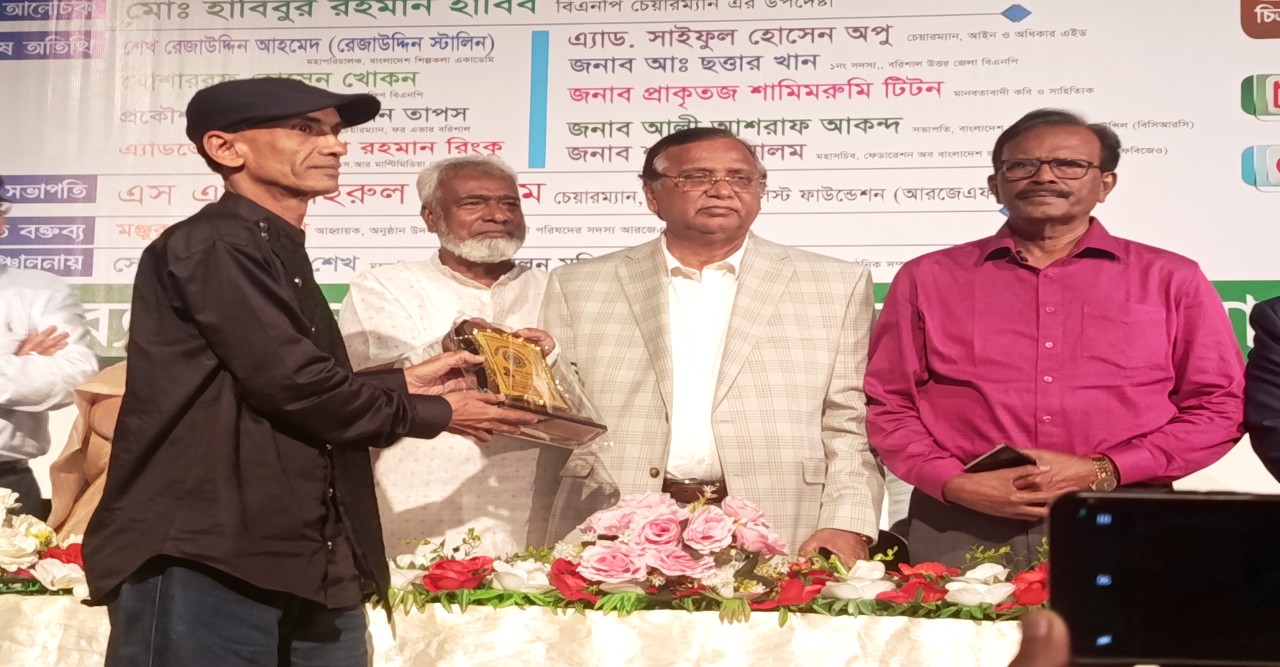 বাংলাদেশ বেতারের খোন্দকার এরফান আলী পেলেন আরজেএফ বেস্ট রিপোর্টিং অ্যাওয়ার্ড