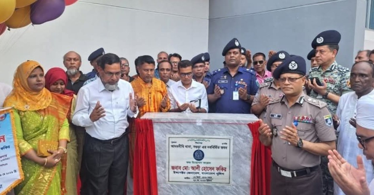 চাঁপাপুর ইউনিয়নের পুলিশ ফাঁড়ির নতুন জায়গা পরিদর্শন করলেন, সংসদ সদস্য, রাজশাহী বিভাগীয় কমিশনার এবং ডিআইজি