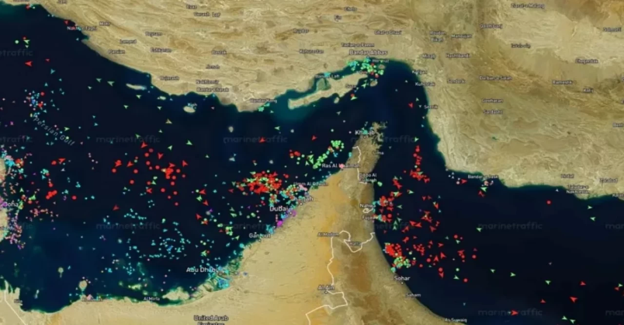 সিএনএনের প্রতিবেদন ‘গেম অব চিকেন’: সংঘাতের বিপজ্জনক মোড়ে যুক্তরাষ্ট্র ও ইরান, অস্থির বিশ্ব অর্থনীতি