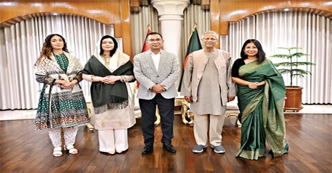 প্রধান উপদেষ্টার সঙ্গে সৌজন্য সাক্ষাৎ সপরিবারে যমুনায় গেলেন তারেক রহমান