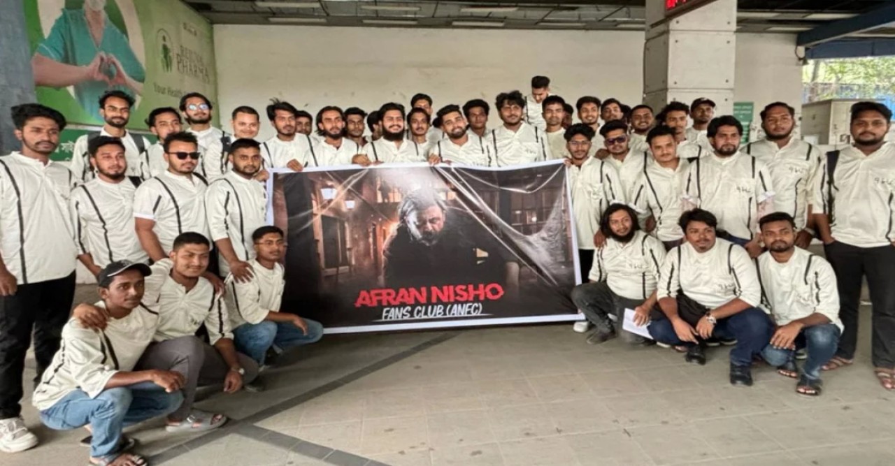 ‘দাগি’ দেখতে কয়েদির বেশে সিনেমা হলে শতাধিক নিশো ভক্ত
