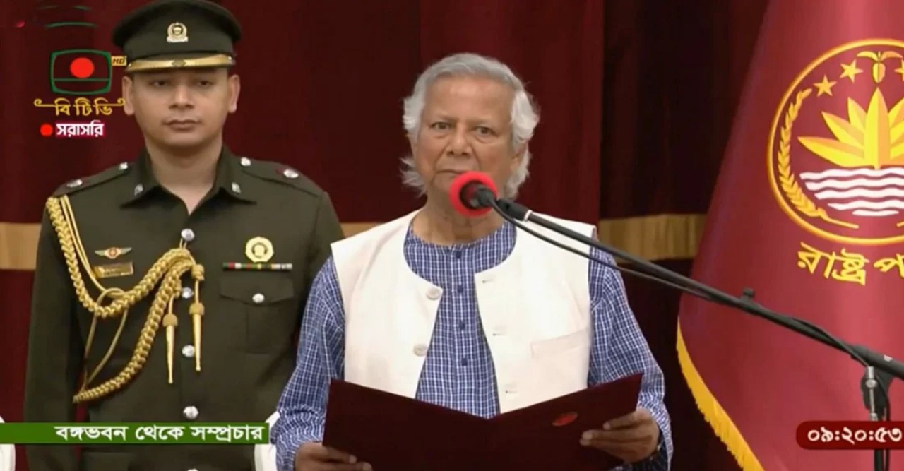 ড. ইউনূসের নেতৃত্বে উপদেষ্টা পরিষদের শপথ গ্রহণ