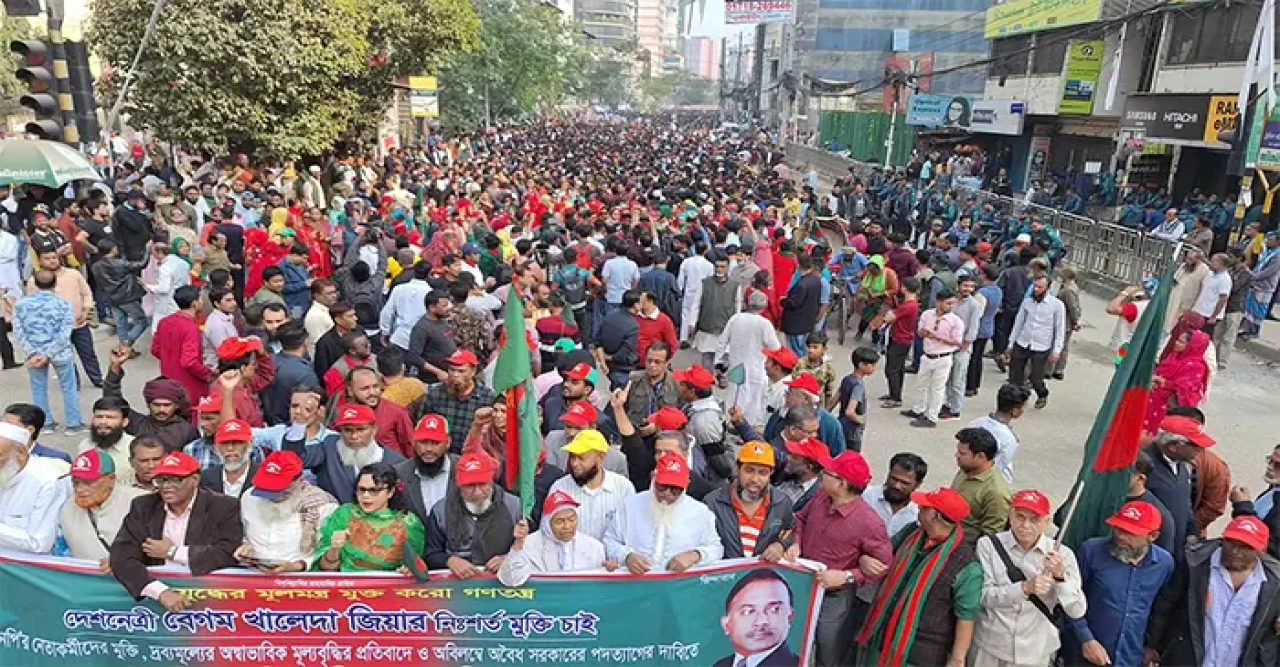 রাজধানীতে বিএনপির বর্ণাঢ্য বিজয় র্যালি