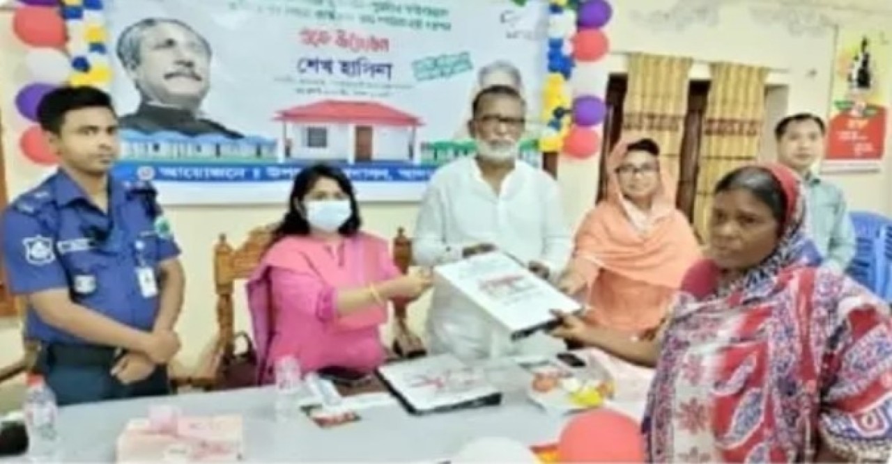আদমদীঘিতে ৩০ গৃহহীন পরিবার পেলো প্রধান মন্ত্রীর উপহারের ঘর