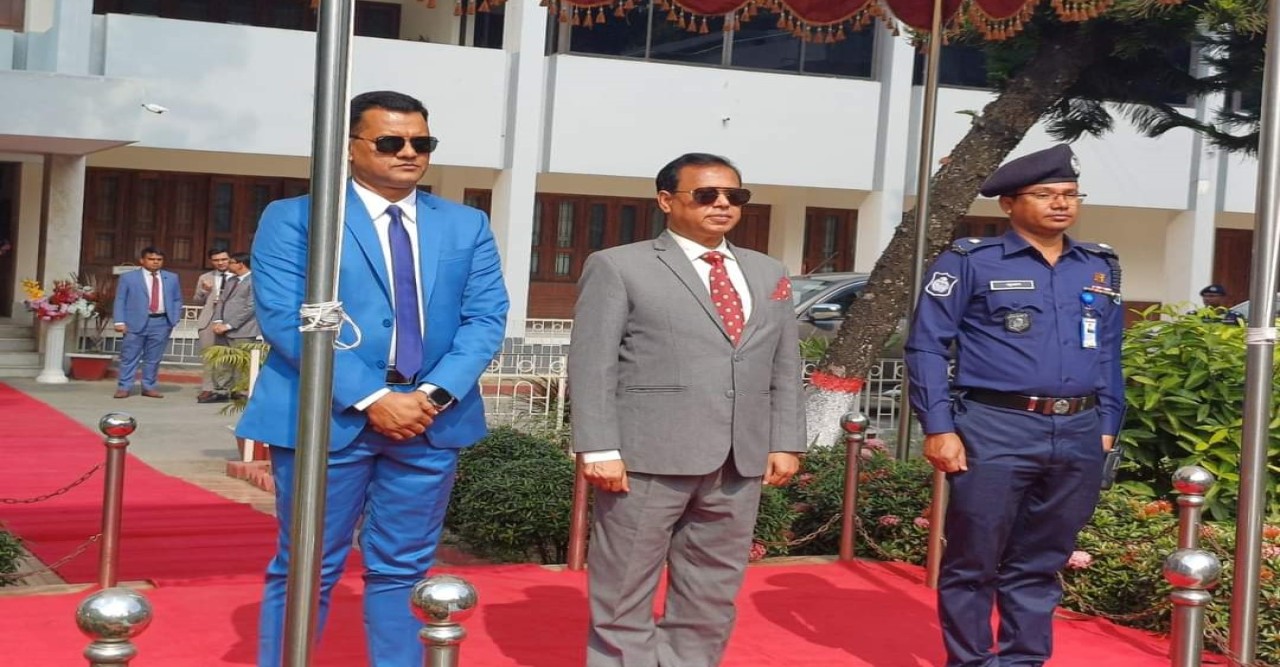 সশস্ত্র বাহিনী দিবস -২০২৩ উপলক্ষে বগুড়ায় রাজশাহী বিভাগীয় কমিশনারের আগমন