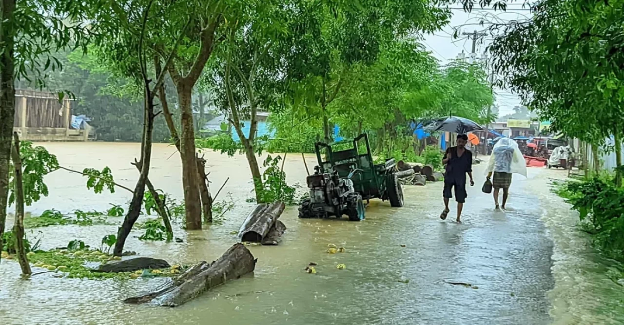 ফেনীতে মুহুরীর পানি বিপৎসীমার ১৩৭ সেন্টিমিটার ওপরে, ৭ স্থানে বাঁধে ভাঙন