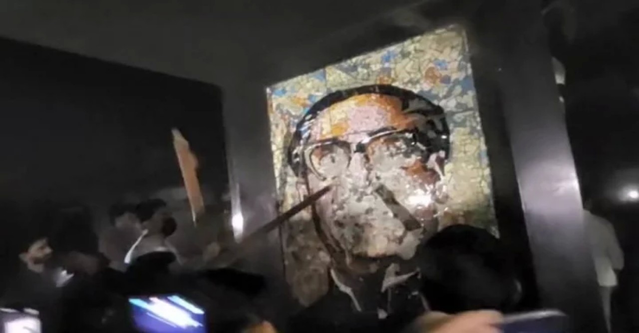 বুলডোজার ছাড়াই ভাঙা হচ্ছে ধানমন্ডি ৩২