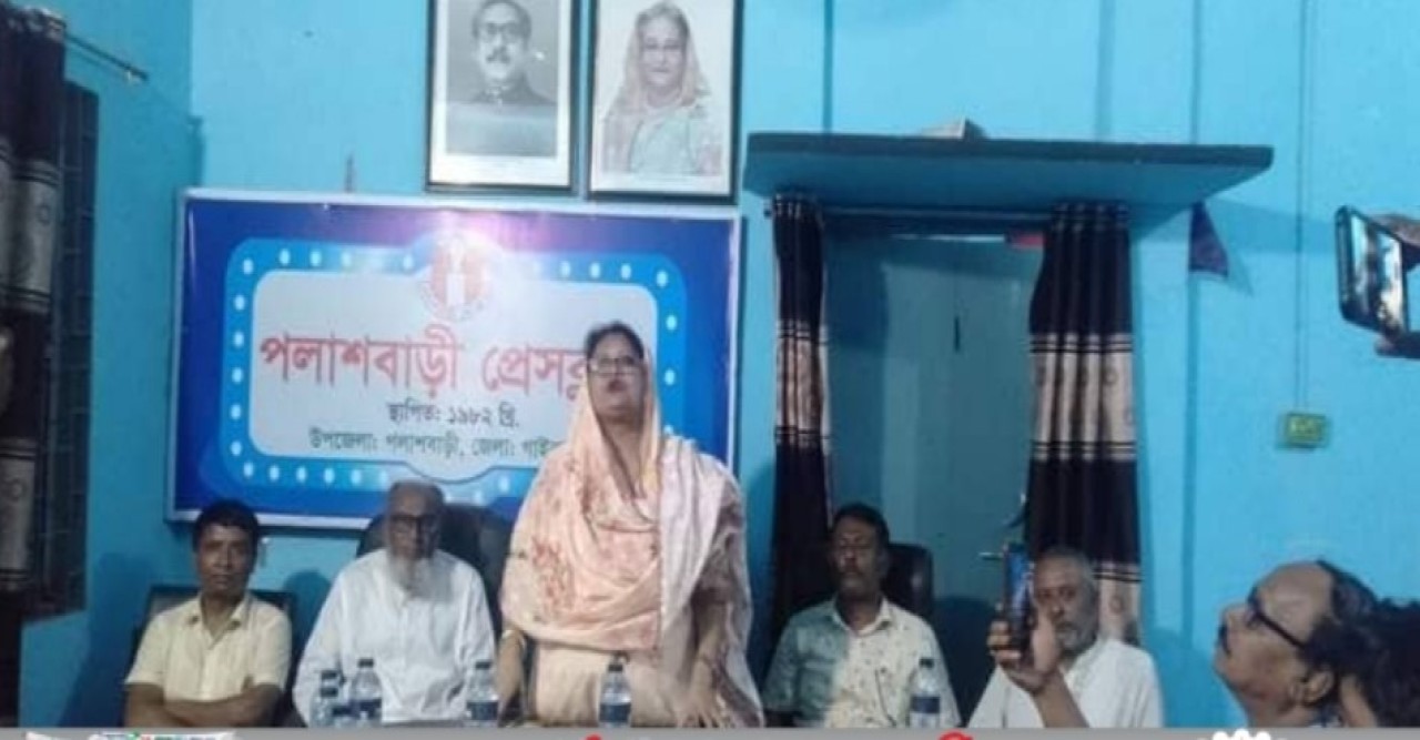 পলাশবাড়ী প্রেসক্লাব’র বঙ্গবন্ধু সাহিত্য গবেষণা কেন্দ্র ও পাঠাগার পরিদর্শন করেন স্মৃতি এমপি