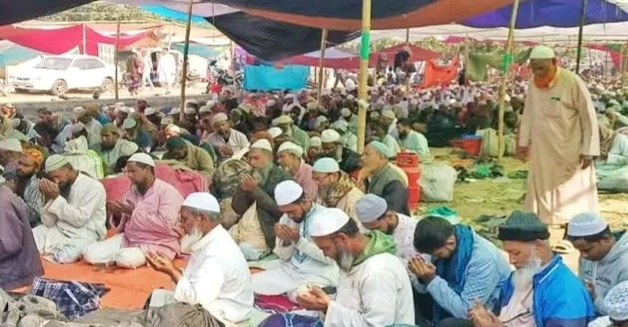 আখেরী মোনাজাতের মধ্য দিয়ে শেষ হলো বগুড়ায় তিন দিনব্যাপি ইজতেমা