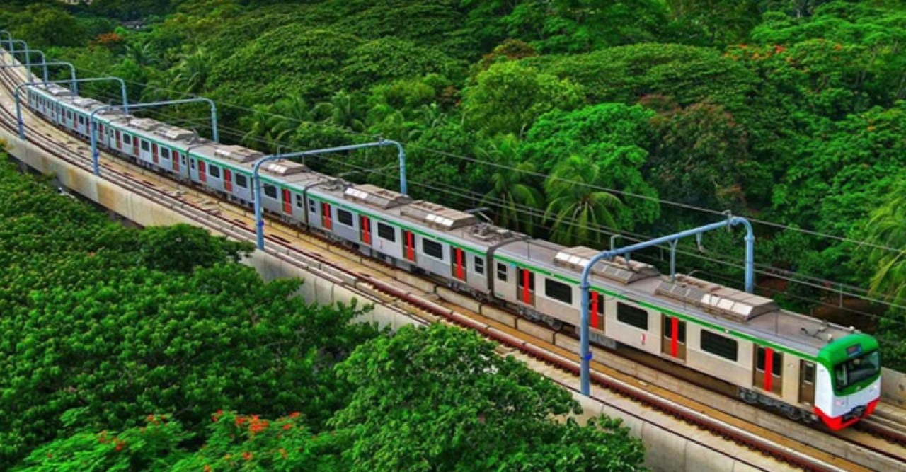 শাহবাগ ও ঢাবি স্টেশনে থামছে না মেট্রো ট্রেন