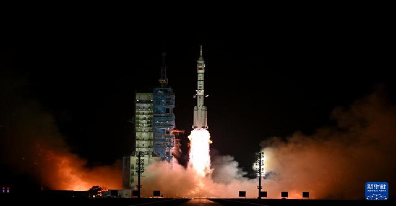 উৎক্ষেপণ হলো চীনের শেনচৌ-১৯ মহাকাশযান