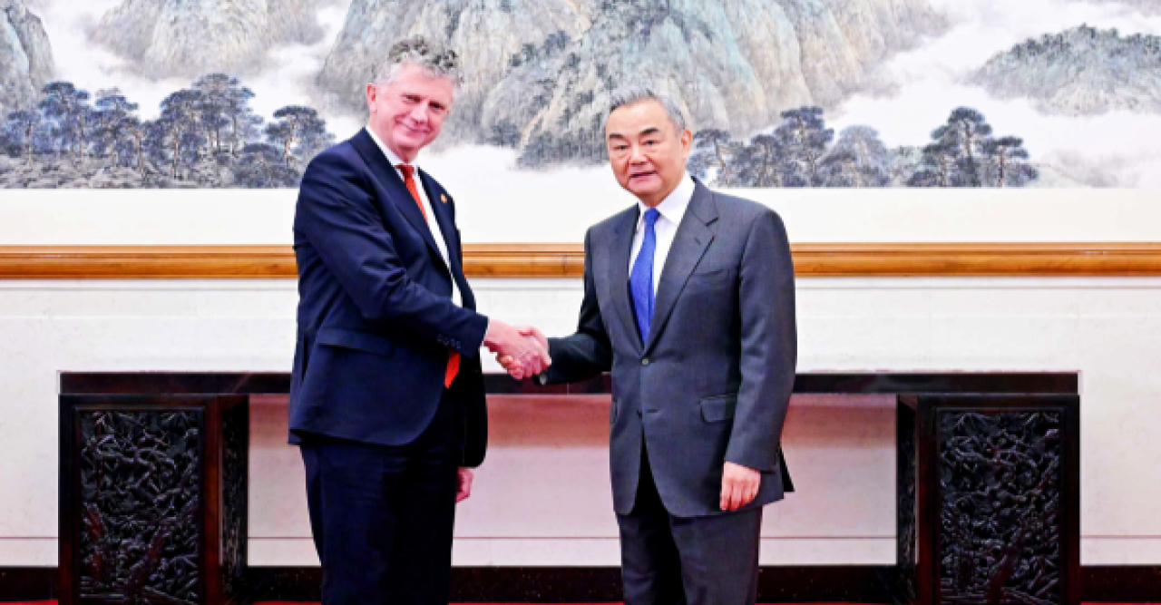 উচ্চপর্যায়ের যোগাযোগ বজায় রাখতে বেইজিং-লন্ডনের অঙ্গীকার