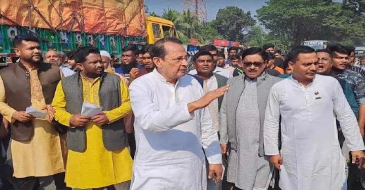 ১ টাকা ঘুষ খেয়ে থাকলে কান কেটে আপনাদের দিয়ে দেব: হাসানুল হক ইনু