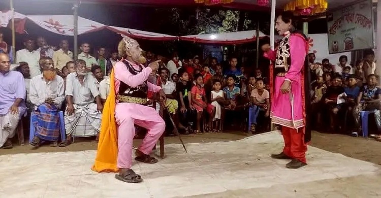 বিলুপ্তির পথে যাত্রাপালা, সরকারের সহযোগিতা চান শিল্পীরা