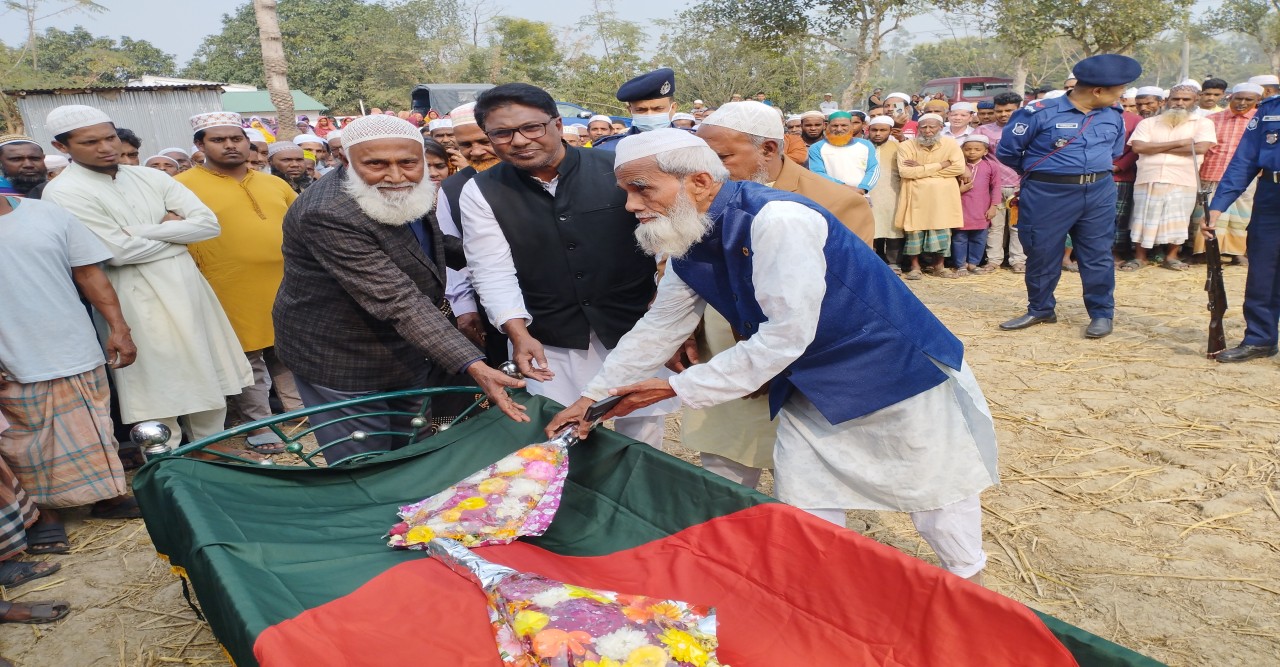 বীর মুক্তিযোদ্ধা আনছার আলীর জানাজা হারদাম গ্রামে অনুষ্টিত