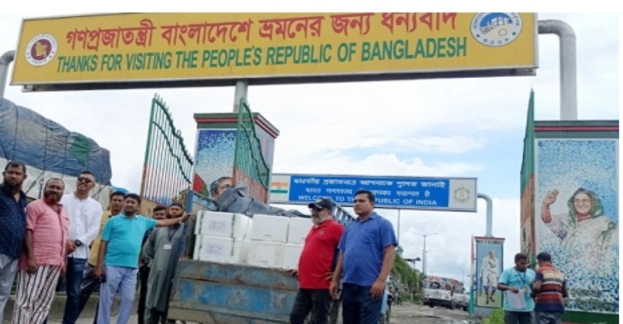 বেনাপোল স্থলবন্দর দিয়ে প্রথমবারের মতো ভারতে রপ্তানি হলো পাঙ্গাস মাছের পোনা।