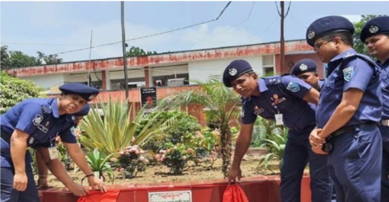 ঠাকুরগাঁও জেলার খবরঠাকুরগাঁওয়ে ঘাসফুলের উদ্বোধন করলেন পুলিশ সুপার