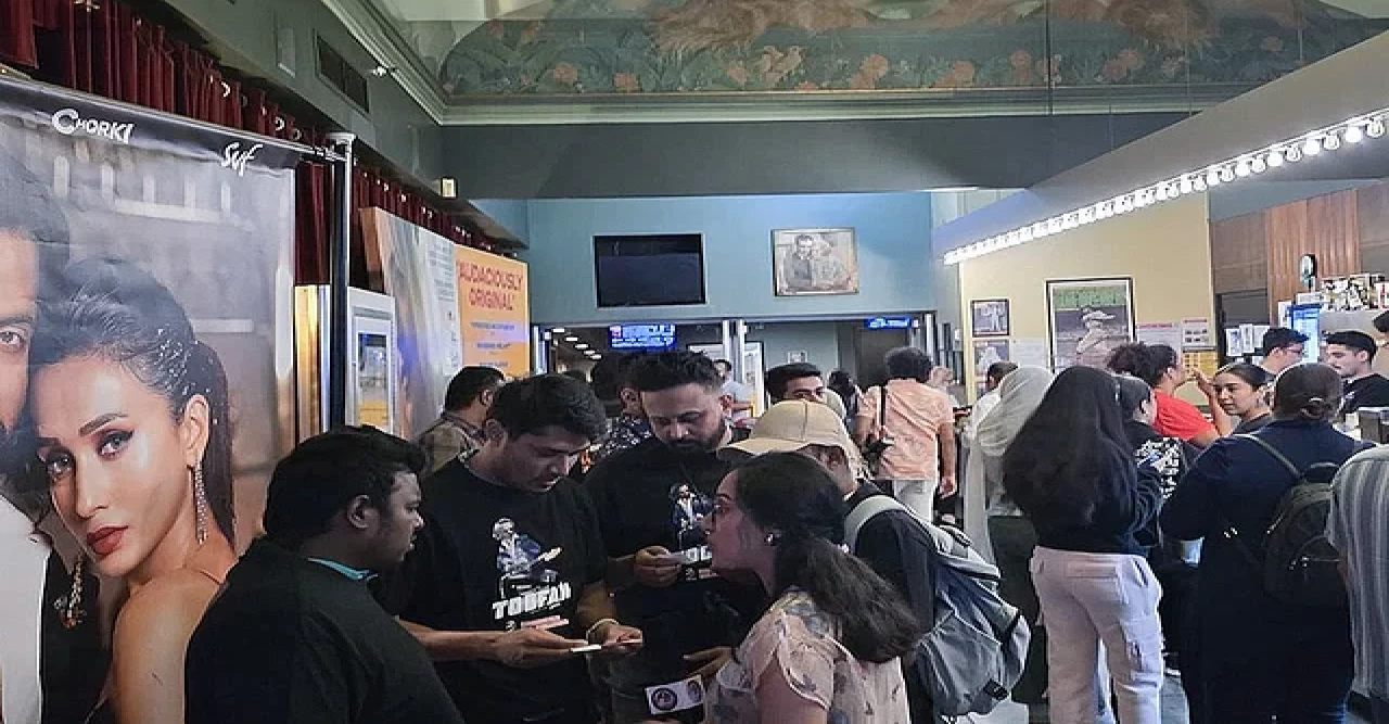 যুক্তরাষ্ট্রে ‘তুফান’, প্রথম দিনে সব হল হাউসফুল