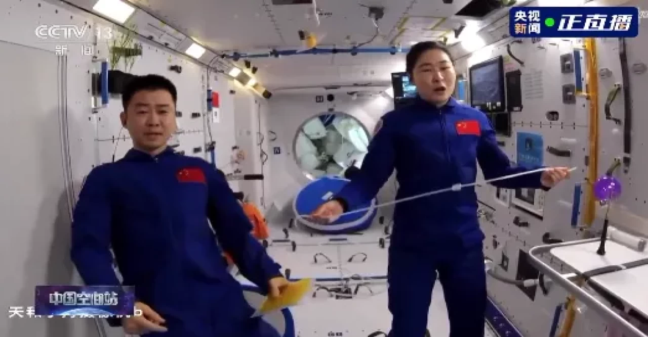 চীনের মহাকাশকেন্দ্র থেকে ক্লাস নিলেন নভোচারীরা