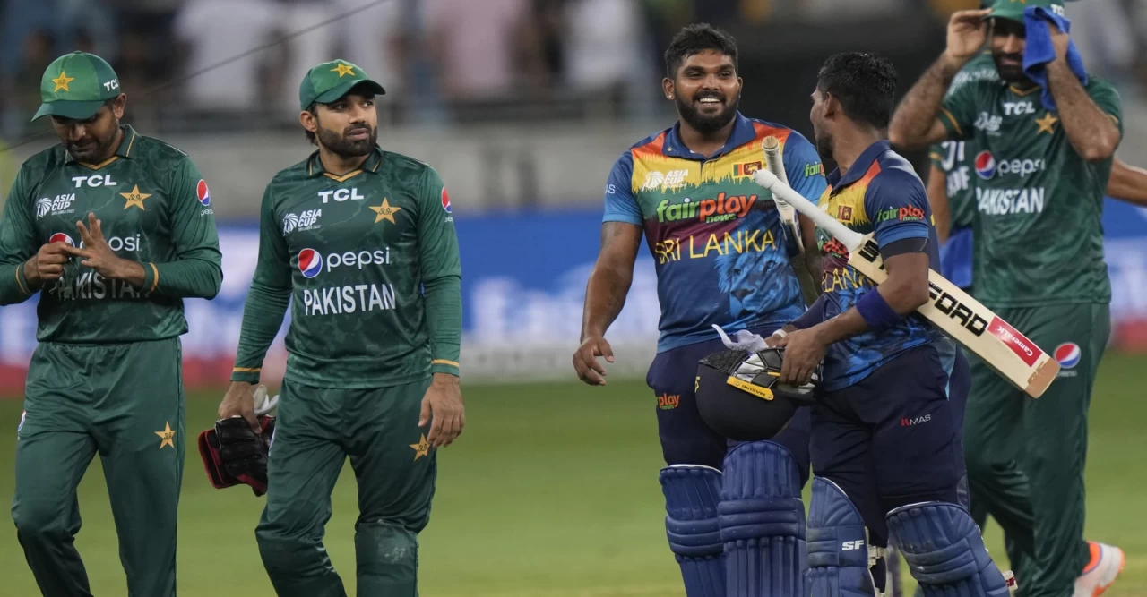 খেলা পাকিস্তানকে হারিয়ে ফাইনালে শ্রীলঙ্কা