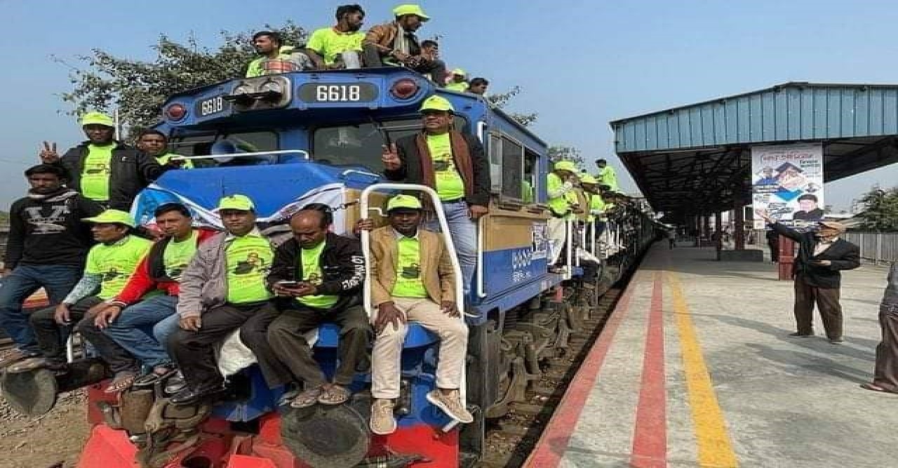 রাজশাহীতে আওয়ামী লীগের জনসভার ‘বিশেষ ট্রেন’ থেকে পড়ে একজনের মৃত্যু