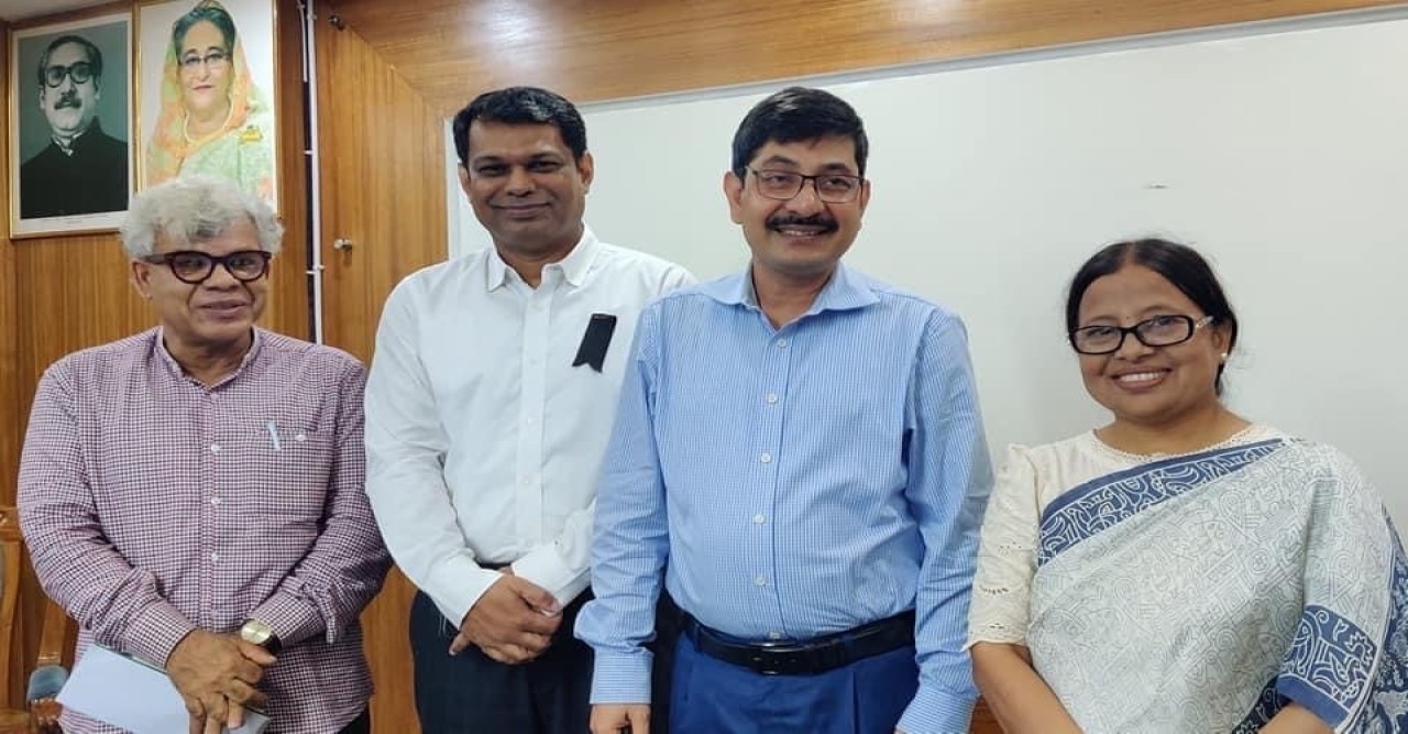 উত্তরবঙ্গ যাদুঘরের উন্নয়নে ১ লক্ষ টাকার দিলেন বিভাগীয় কমিশনার