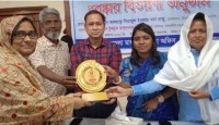 আদমদীঘিতে মুক্তা রাণী শ্রেষ্ঠ শ্রেণীশিক্ষক নির্বাচিত