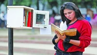 ধানমন্ডি লেকে গাছে গাছে লাইব্রেরি