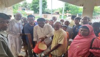ছাতিয়ানগ্রাম ইউনিয়নে ১,৭৬০ জন অসহায় গরিব ও দুস্থ্যদের মাঝে ভিজিএফের চাল বিতরণ করলেন ইউপি চেয়ারম্যান