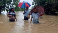 ফেনীর দাগনভূঞায় ত্রাণের অপেক্ষায় হাজারো মানুষ