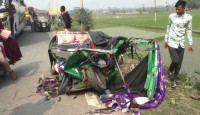 আত্মীয়ের জানাজায় যাওয়ার পথে লাশ একই পরিবারের ৩ জন