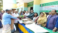 আদমদিঘীতে কৃষকদের মাঝে রাসায়নিক সার ও পাট বীজ বিতরণ