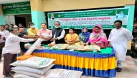 আদমদীঘিতে প্রণোদনার সার ও বীজ পেলেন ৬৪০ জন প্রান্তিক কৃষক