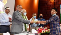 জাতিকে দূষণমুক্ত পরিবেশ উপহার দিতে সরকার অঙ্গীকারবদ্ধ