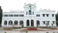 পুরাকীর্তি হিসেবে সংরক্ষিত হবে হেয়ার রোডের শ্বেতশুভ্র ভবনটি