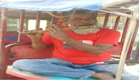 একজন অটো গাড়ি চালক ও বংশীবাদক
