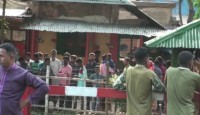 কাঁটাতারের বেড়া ভালোবাসা ভাগ করতে পারেনি!