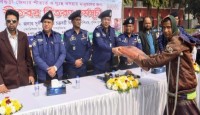 বগুড়ায় ২য় ধাপে শীতার্ত মানুষের পাশে দাঁড়ালো জেলা পুলিশ