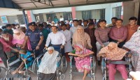 শিবগঞ্জে হুইল চেয়ার, ক্রীড়া সামগ্রী ও বাইসাইকেল বিতরণ