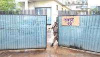 থমথমে গাজীপুর-আশুলিয়া শতাধিক পোশাক কারখানা বন্ধ