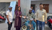 বগুড়ার আদমদীঘিতে প্রতিবন্ধী ভিক্ষুককে ঢেউটিন ও আর্থিক সহায়তা দিলেন ইউএনও- রুমানা আফরোজ