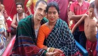 বালিয়াডাঙ্গীপ্রেমের টানে সাড়া দিয়ে ইতালিয়ান যুবক ঠাকুরগাঁওয়ে বিয়ে করেছেন পছন্দের মেয়েকে