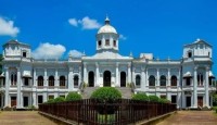 অপরুপ সৌন্দর্যের শত বছরের রংপুরের জমিদার বাড়ি