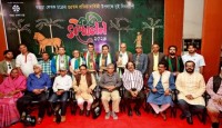বগুড়ায় কবি সম্মেলনে পাঁচ বিশিষ্টজনকে দেওয়া হলো পুরস্কার