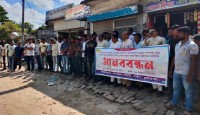 দর্শনা-গেদে সড়ক পথে ভিসা চালুর দাবিতে মানববন্ধন